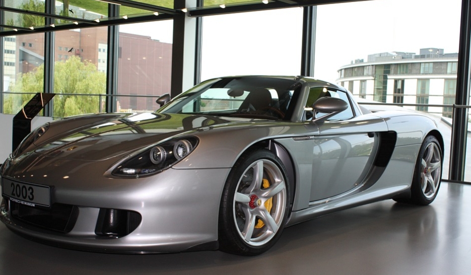 luxury car rental